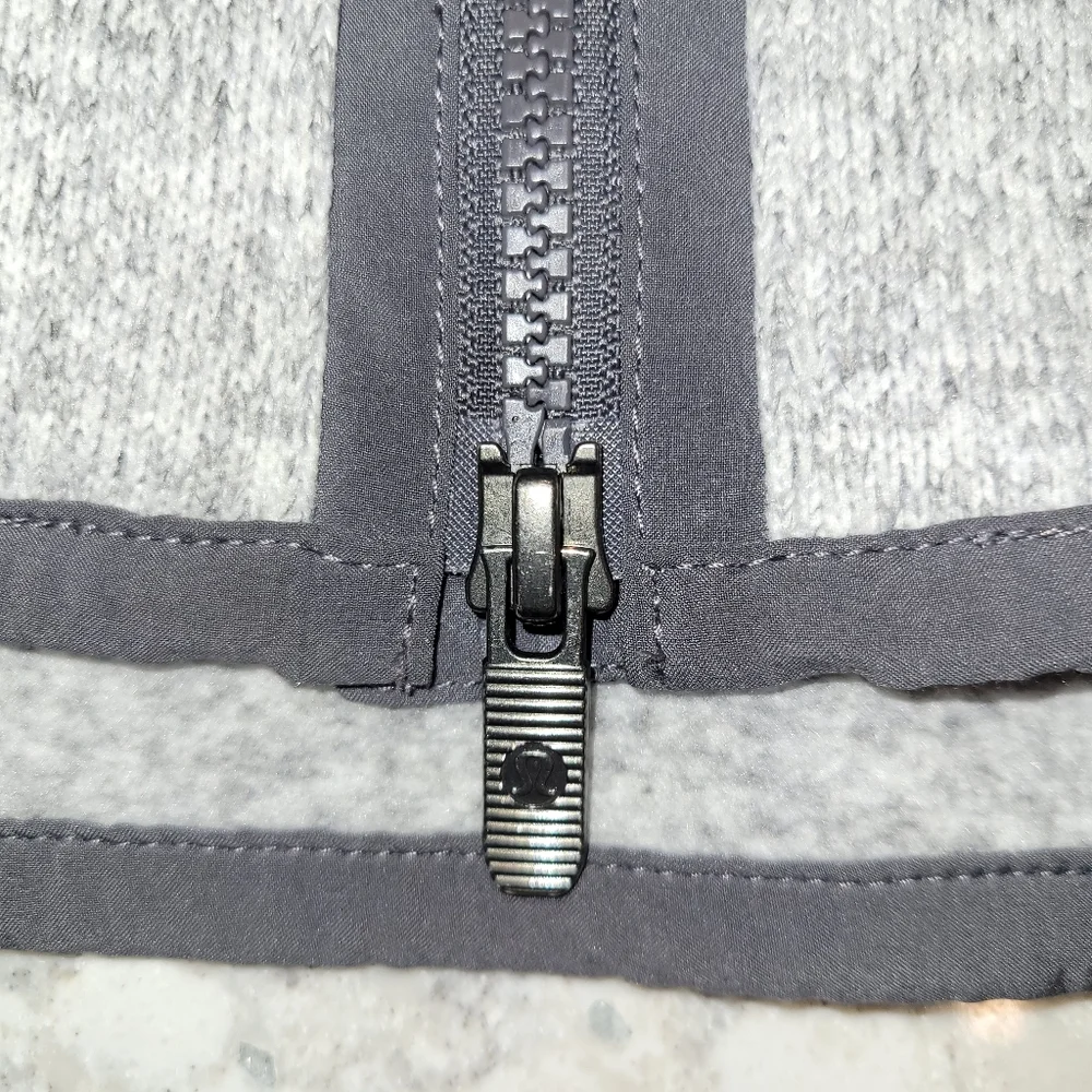 Lululemon Fleece Full Zip Sweater Grey Black Sz 8 Athleisure Sporty Cozy - Picture 7 of 12